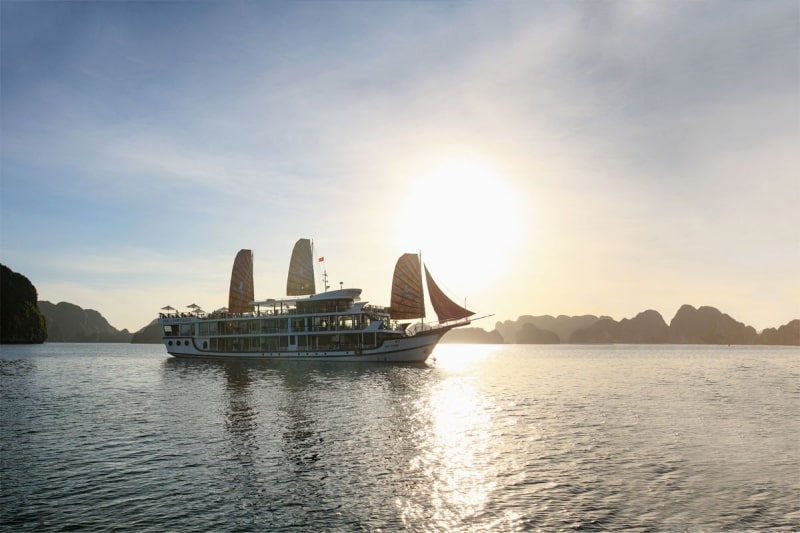 Luxury Tour to North of Vietnam: Hanoi – Halong Bay